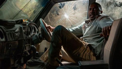 Beast Idris Elba se enfrenta a un temible depredador